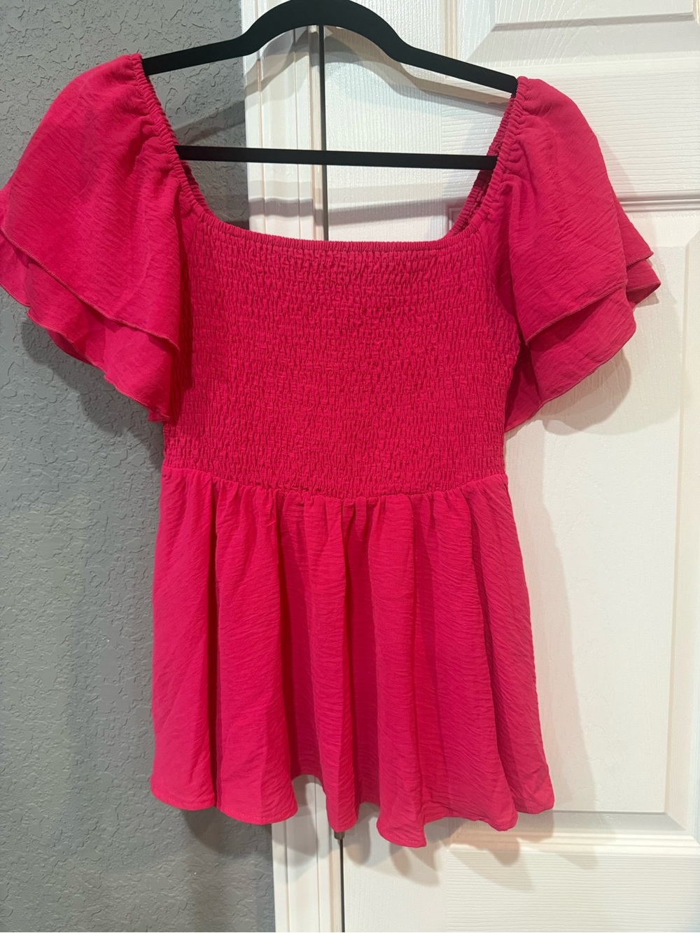 Women’s Ruffle Smocked Short Sleeve Top Hot Pink Size Small NWOT